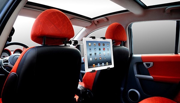 Bientôt le départ en vacances? Anticipez avec le support universel pour tablette en voiture NeoXeo